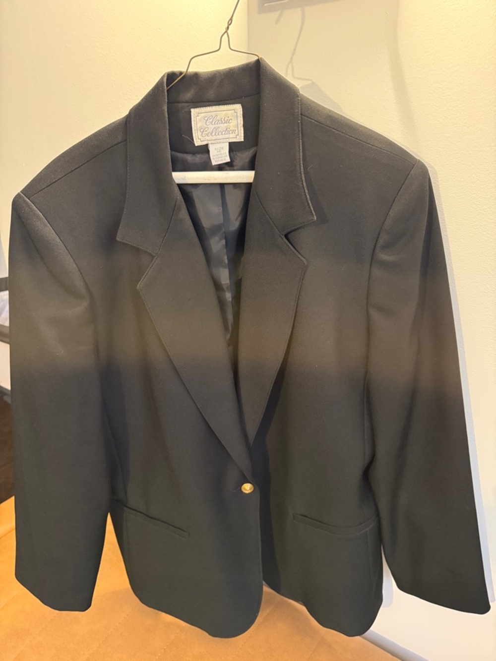 IC COLLECTION Black Single-Button Blazer with Gold Accent